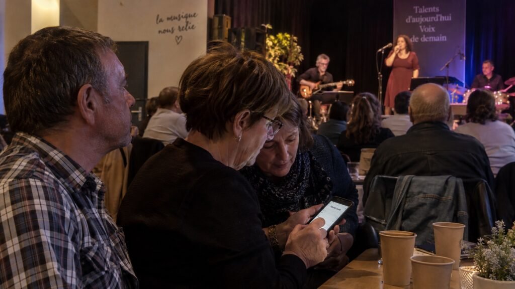 Illustration : Le public vote sur smartphone
